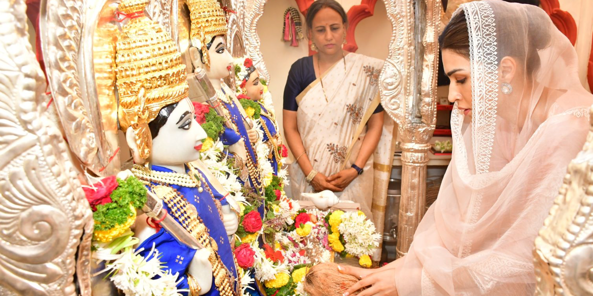 On the occasion of Maa Sita Navmi Adipurush Actress Kriti Sanon visits Ram-Sita temple in Tulsibaug, Pune