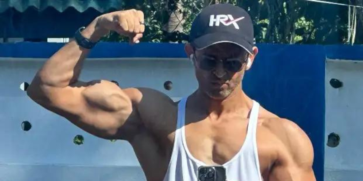 Hrithik Roshan flaunts his toned muscles In new post