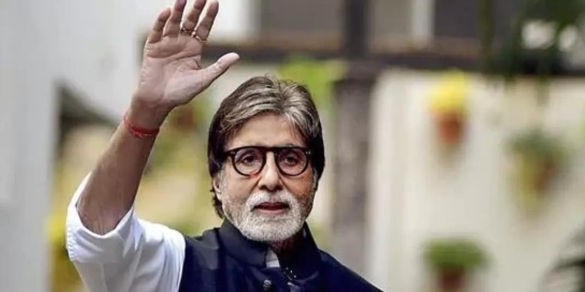 Actor Amitabh Bachchan greets fans with folded hands!
