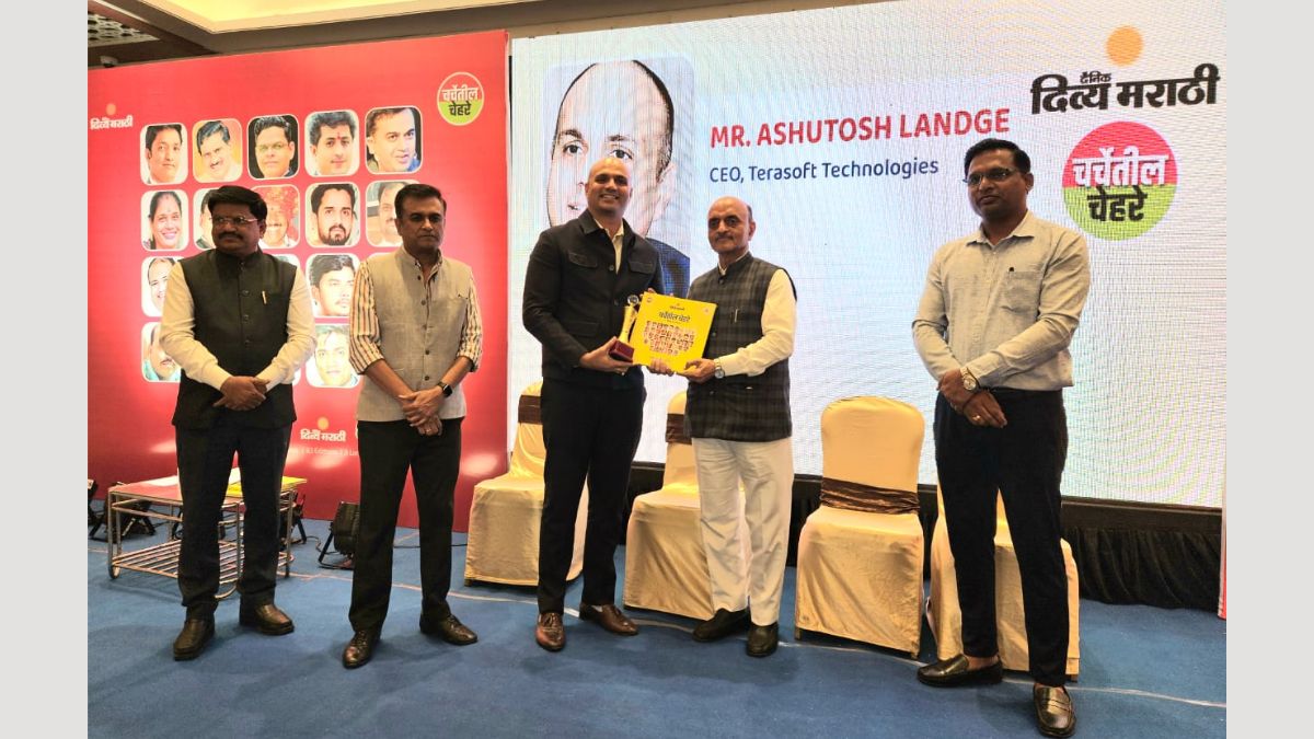 Ashutosh Landge (Kashyap) Awarded by Bhaskar Group's Divya Marathi, Presented by State Union Minister Dr. Bhagwat Karad