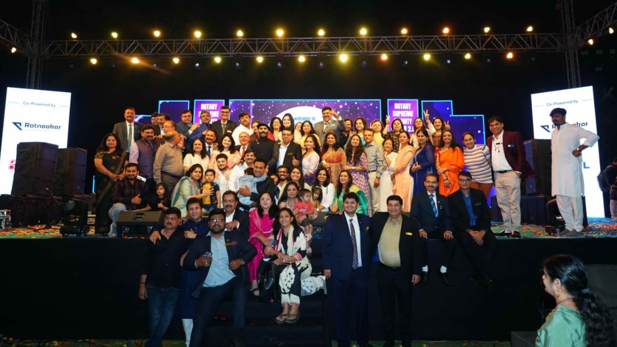 Rotary Club of Ahmedabad Supreme hosts Sairam Dave’s show to support a noble cause