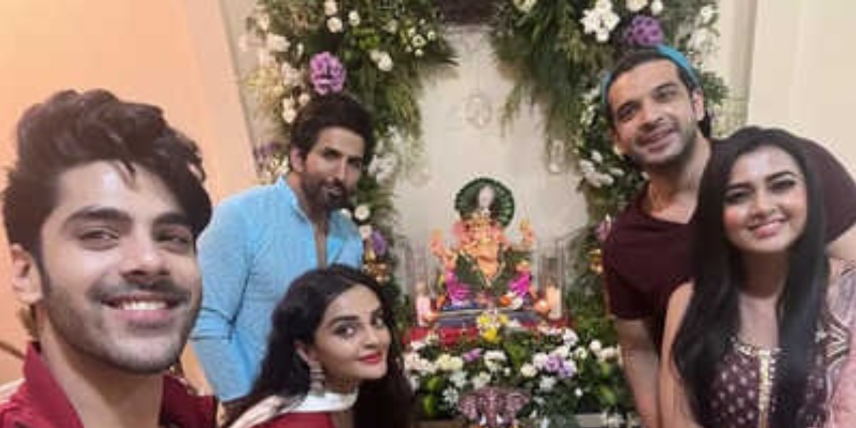 Vishal Kotian and Tejasswi Prakash have an emotional reunion as they met for the first time post bigboss 15