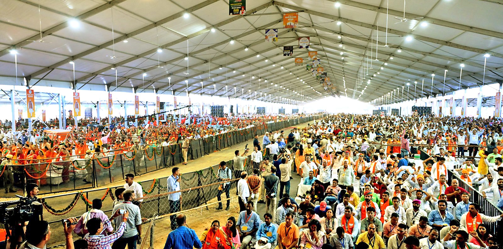 An overview of the crowd at the rally at Dadiya, Jaipur