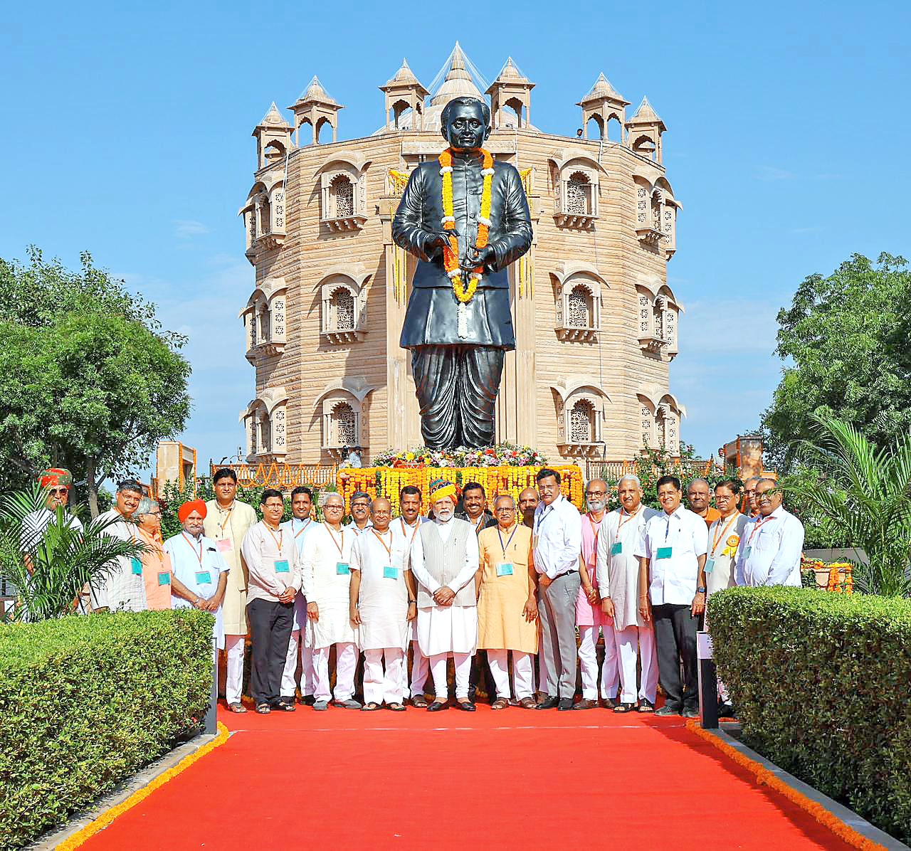 PM Modi along with BJP and RSS leaders posing before statue of Deendayal Upadhyaya at Dhankya, Jaipur.