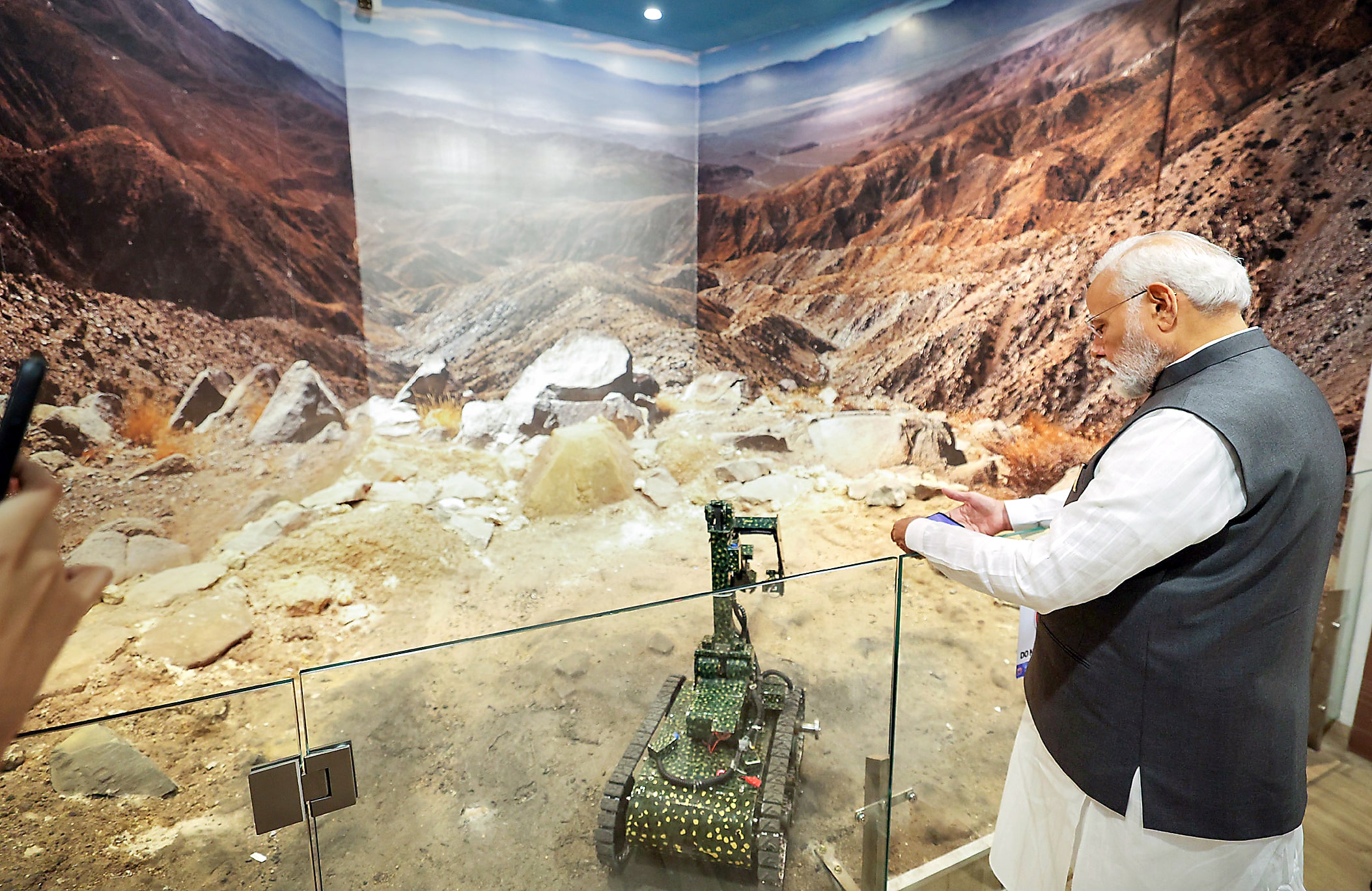PM Narendra Modi visits Robotics Gallery.