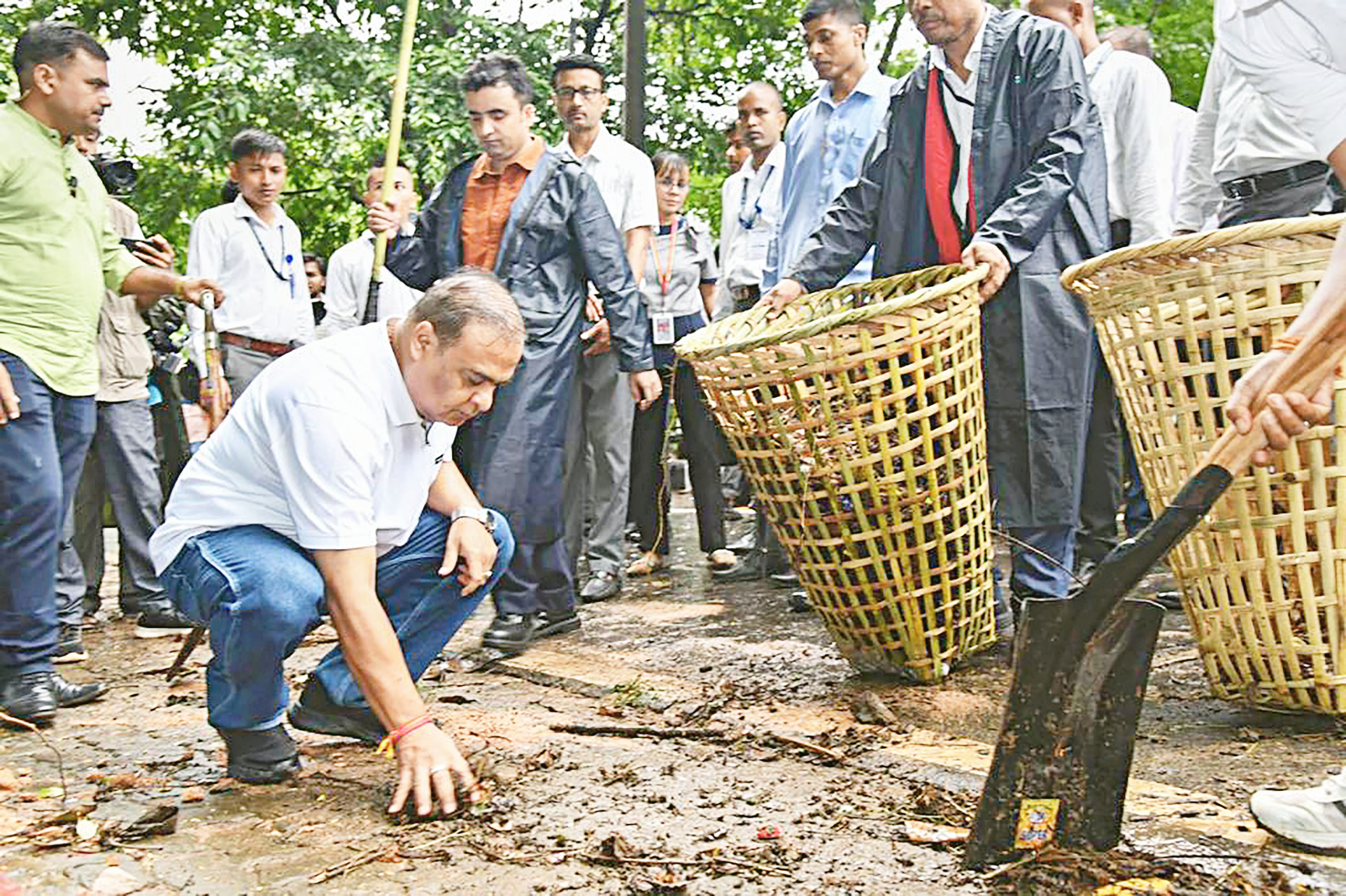 Assam Chief Minister Himanta Biswa Sarma participates in a special cleanliness programme ‘Ek Taarikh, Ek Ghanta, Ek Saath’ (Shramdaan) under 'Swachchta hi Seva' campaign ahead of Gandhi Jayanti, in Guwahati.
