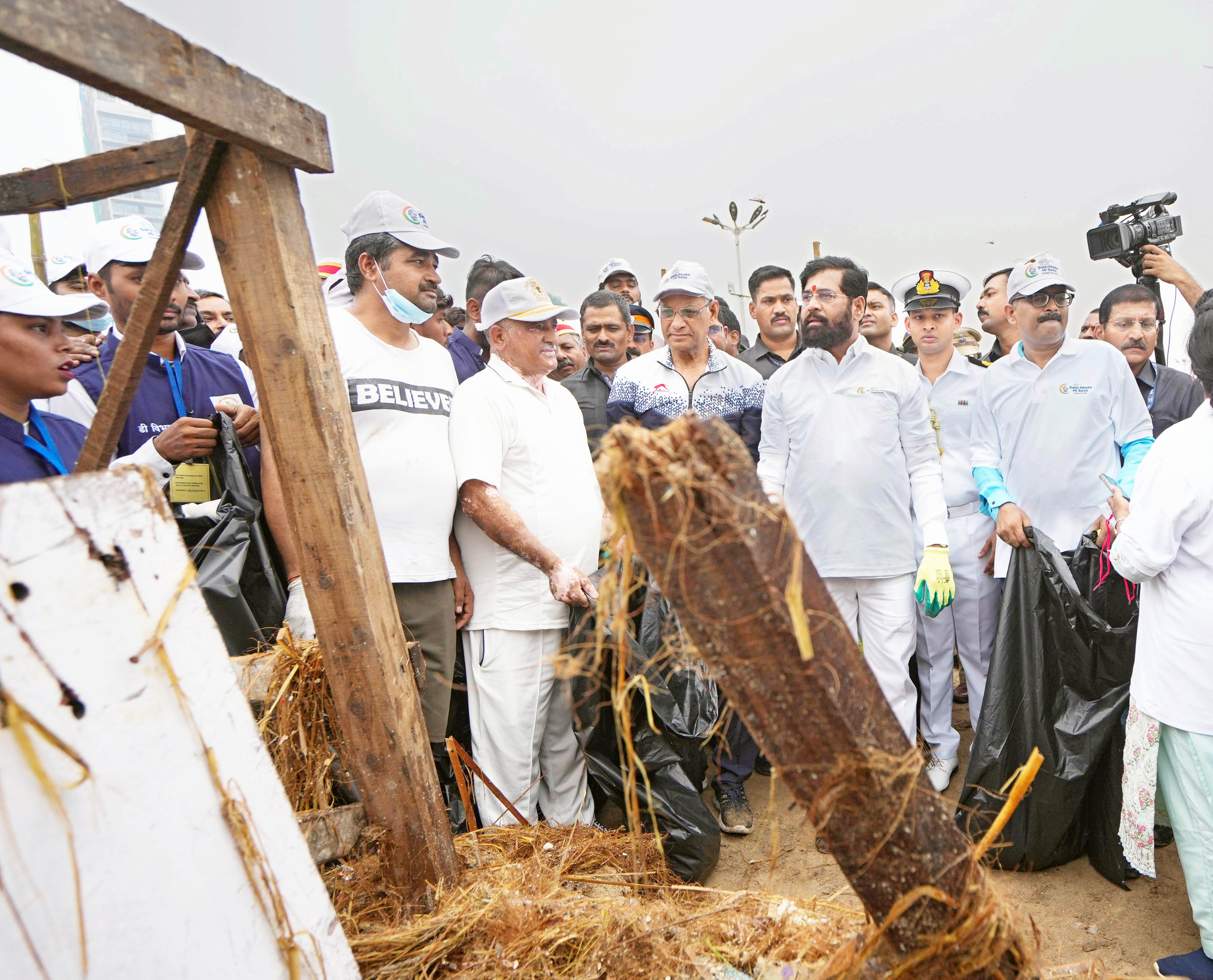 Maharashtra CM Eknath Shinde participates in a cleanliness drive organised under the 'Swachchta Pakhwada: Swachchta hi Seva' campaign ahead of Gandhi Jayanti, at Girgaon Chowpatty in Mumbai.
