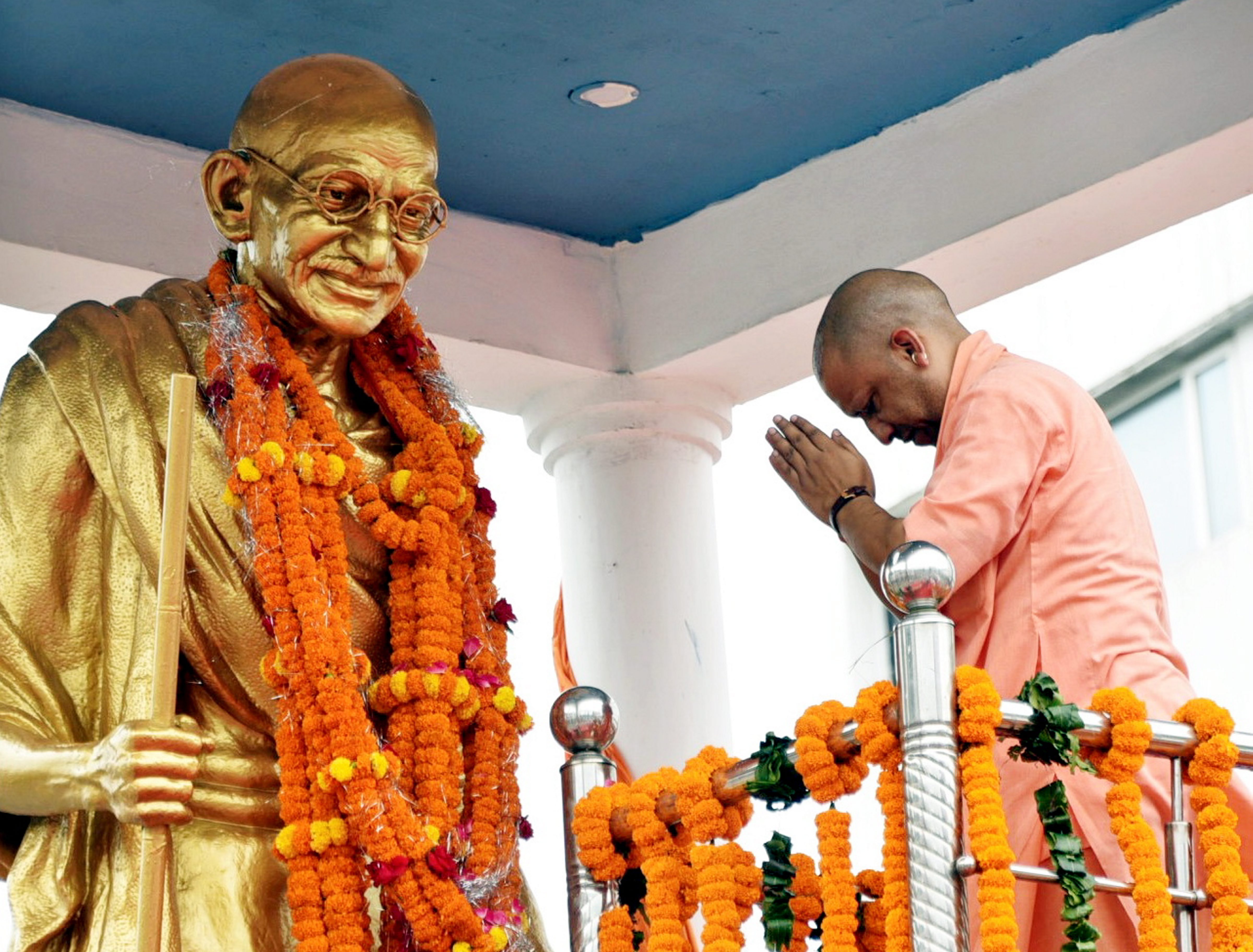 Uttar Pradesh Chief Minister Yogi Adityanath pays tribute to Mahatma Gandhi statue on his 154th birth anniversary, in Gorakhpur on Monday. -ANI