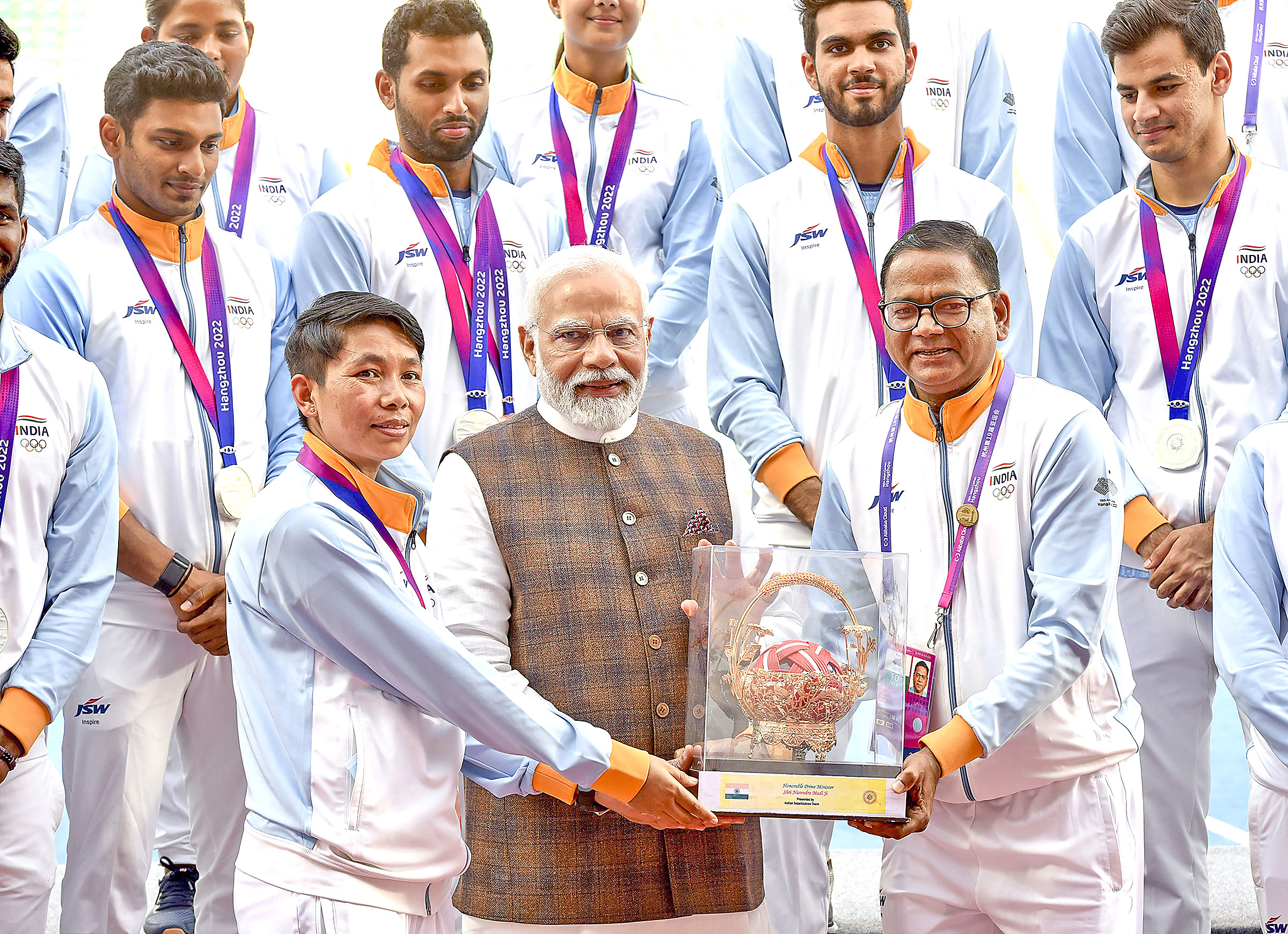PM Modi being greeted by players and coach.