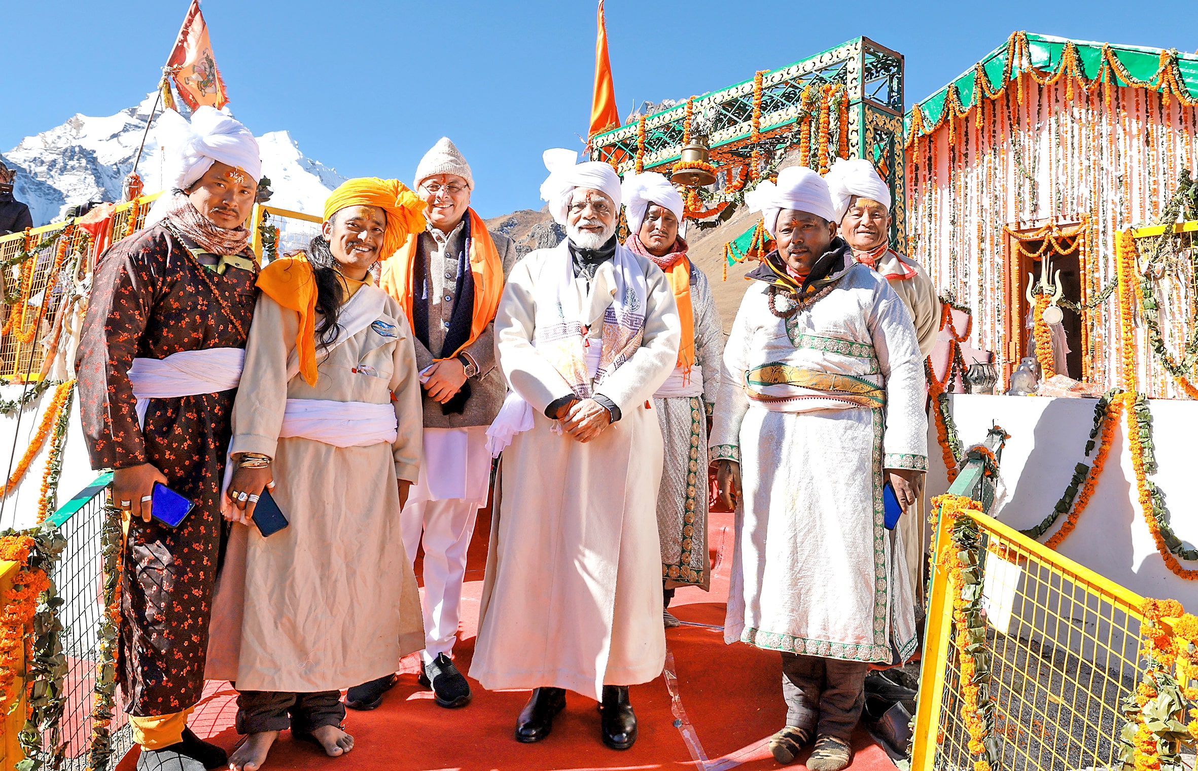 PM Narendra Modi with Uttarakhand CM Pushkar Singh Dhami and priests at Parvati Kund.