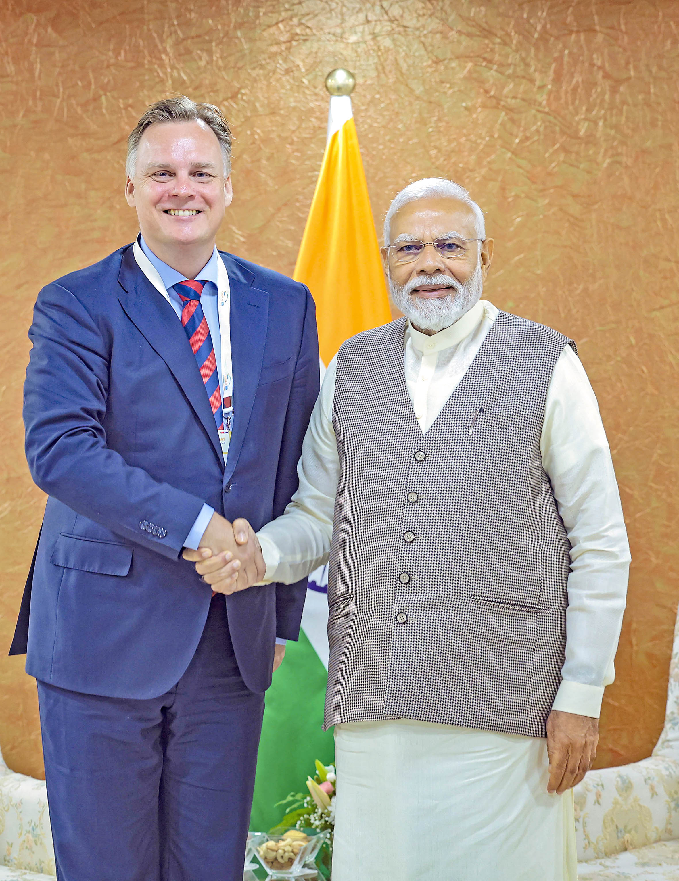 PM Modi with CEO of APM Terminals Keith Svendsen.