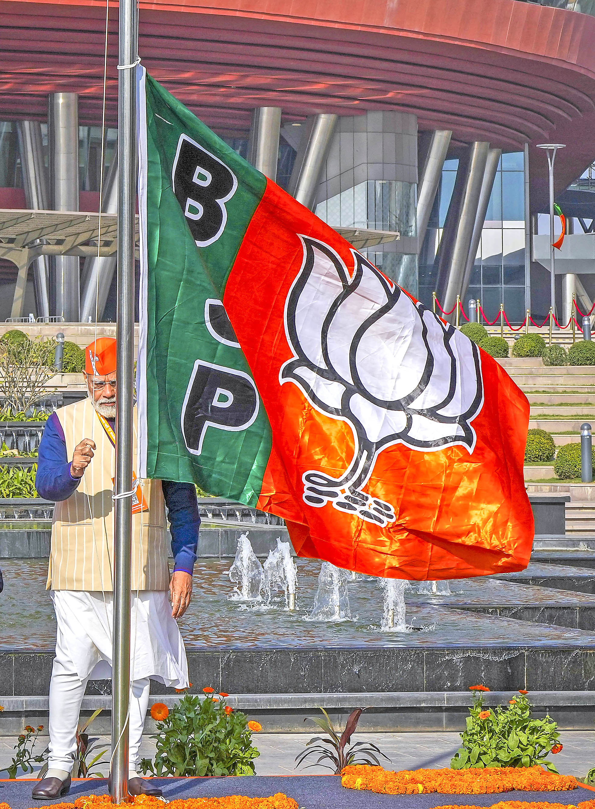 PM Narendra Modi hoists the party flag.