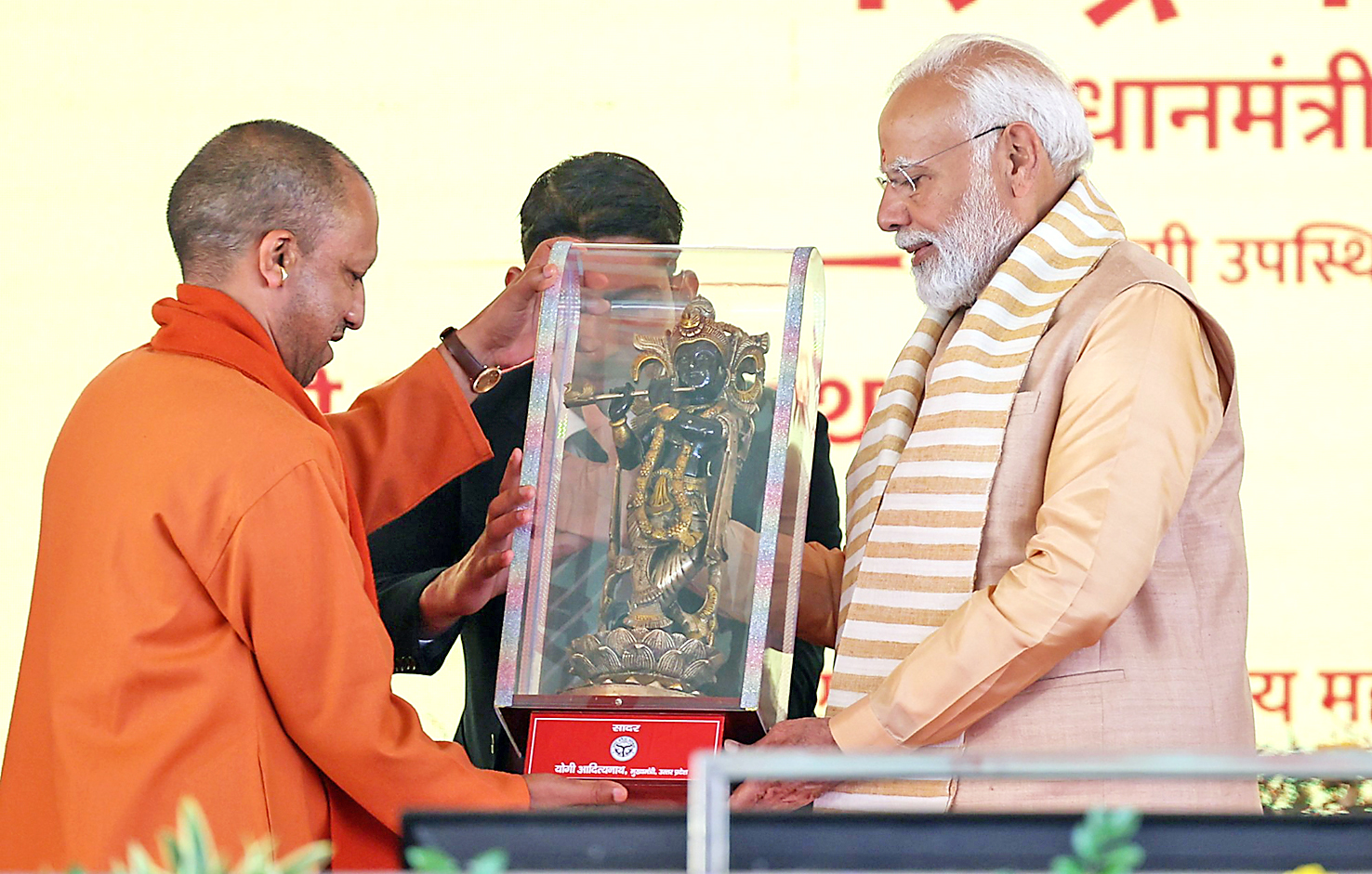 PM Modi being felicitated by Yogi Adityanath.