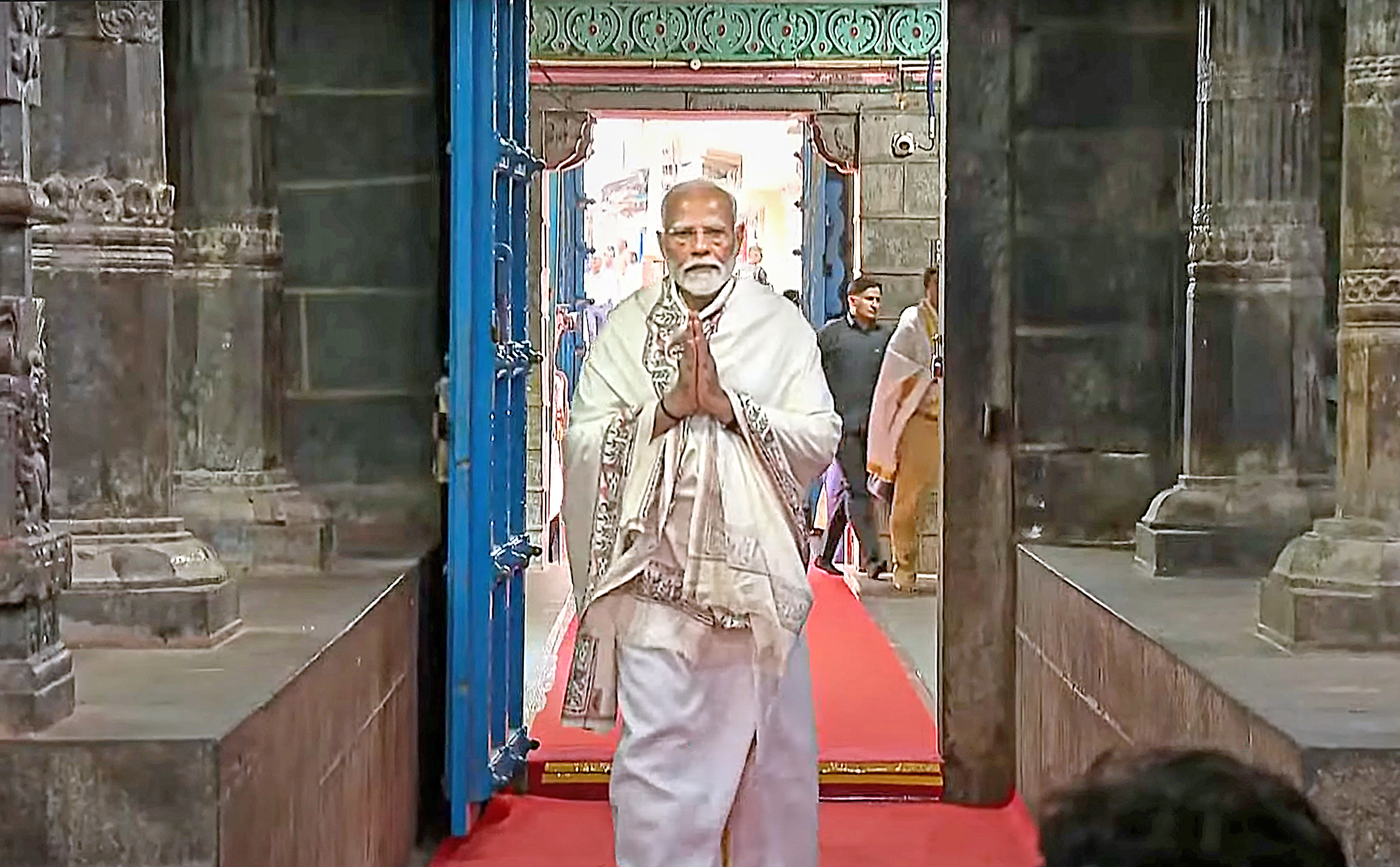 Modi visits Bhagavathy Amman Temple.